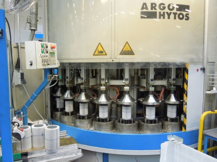 Verklebeanlage für Filterelemente der ARGO-HYTOS GmbH