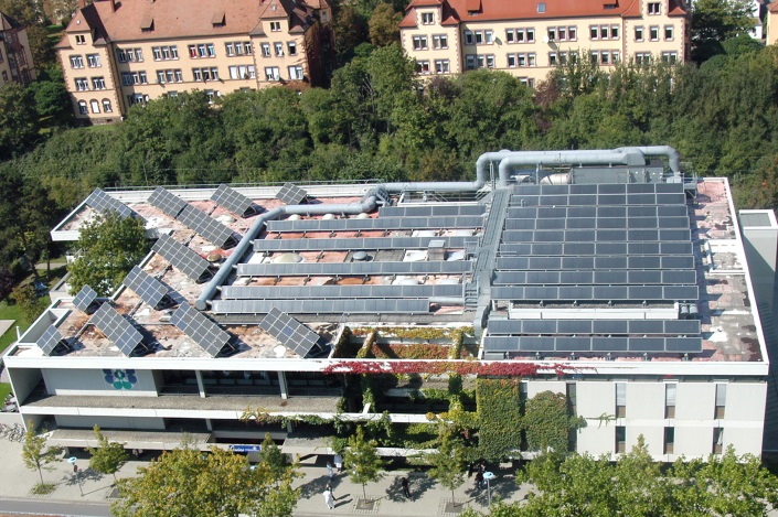 Luftkollektoren auf dem Dach des Universitätsklinikums Freiburg