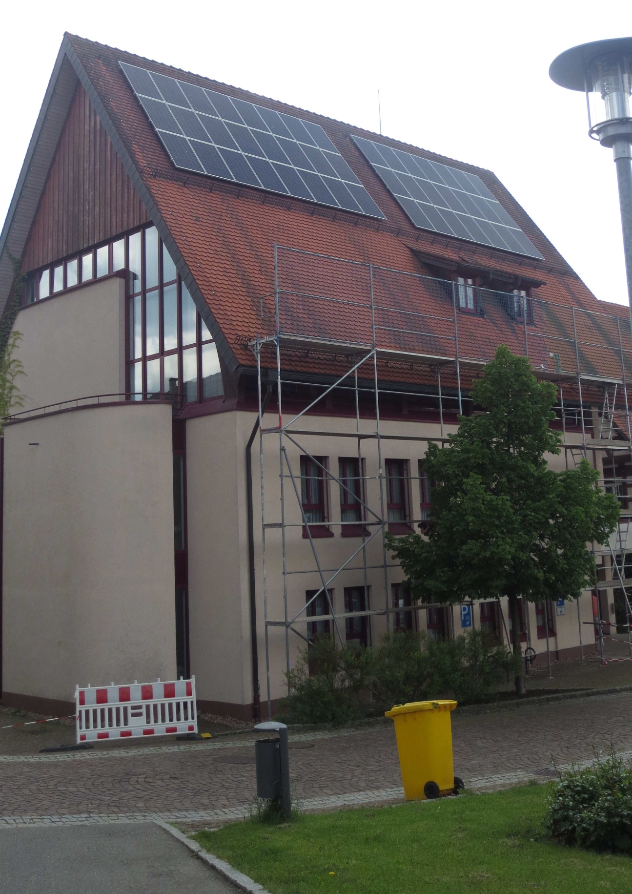 PV-Anlage auf dem Rathaus in Ebhausen