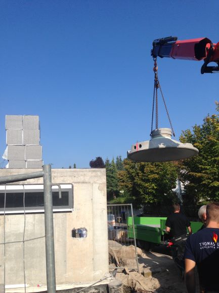 Deckel des Eisspeichers am Kran