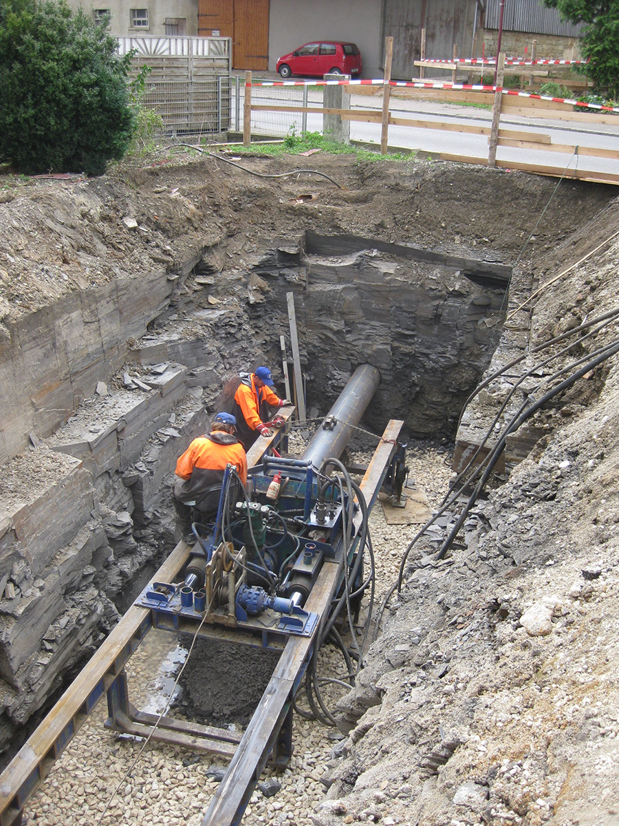 Bohrungen für die Verlegung der Nahwärmeleitung