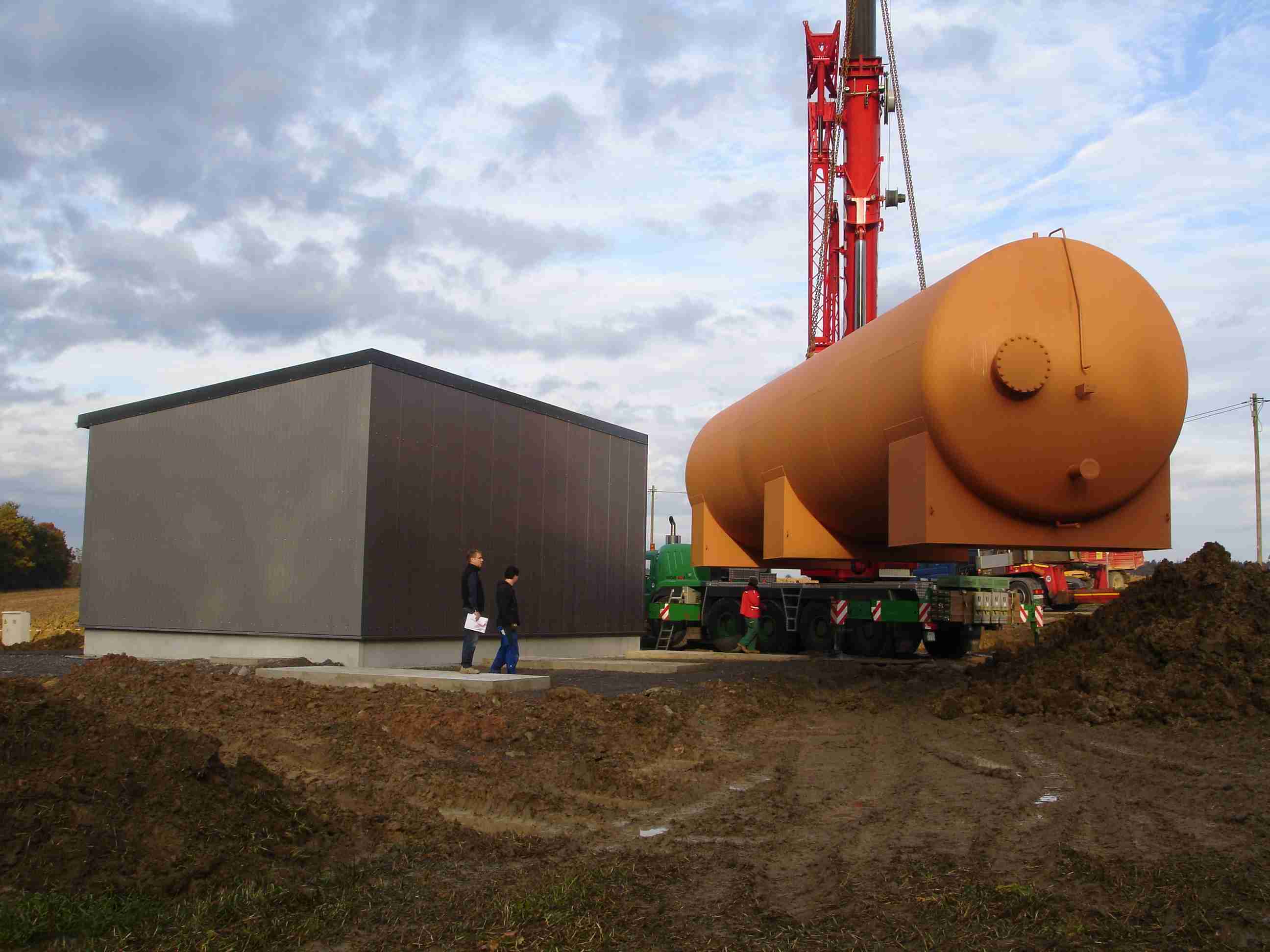 Pufferspeicher wird angeliefert