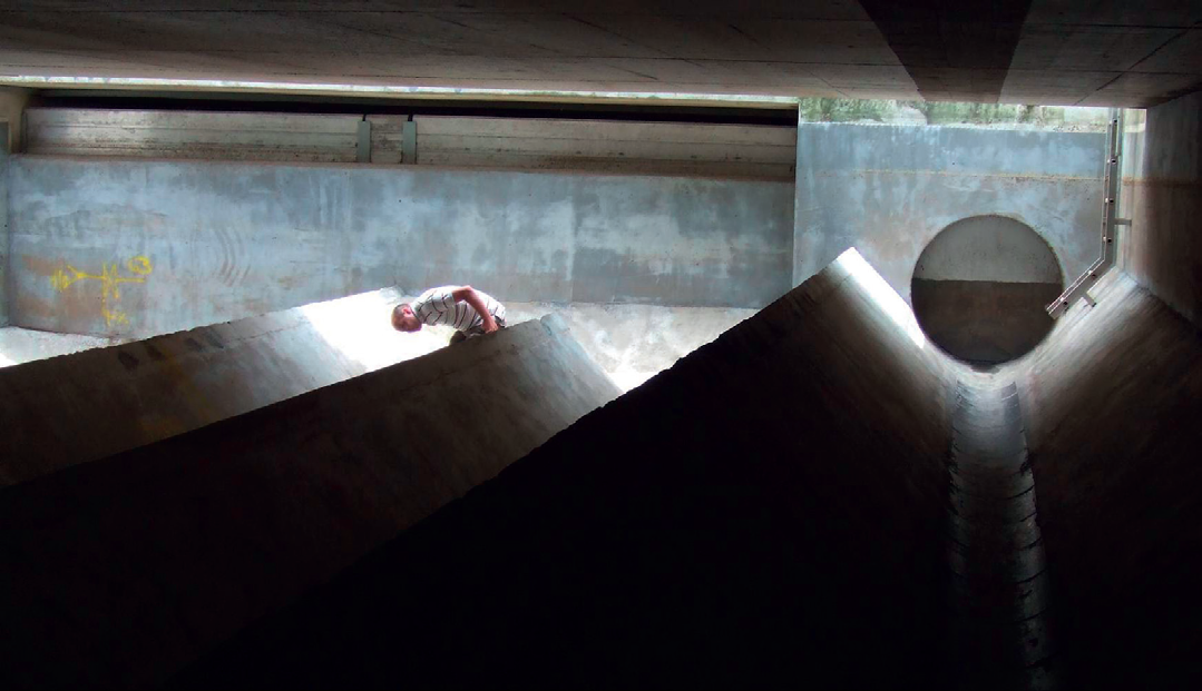 Rinnen es Regenüberlaufbeckens