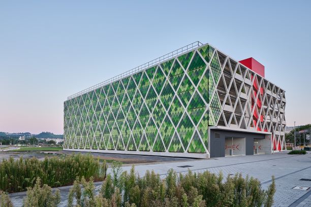 Neubau Parkhaus mit Energiezentrale im Neckarpark Stuttgart